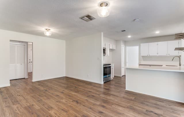 8214  Banbury Dr, San Antonio, TX 78239 — photo 10