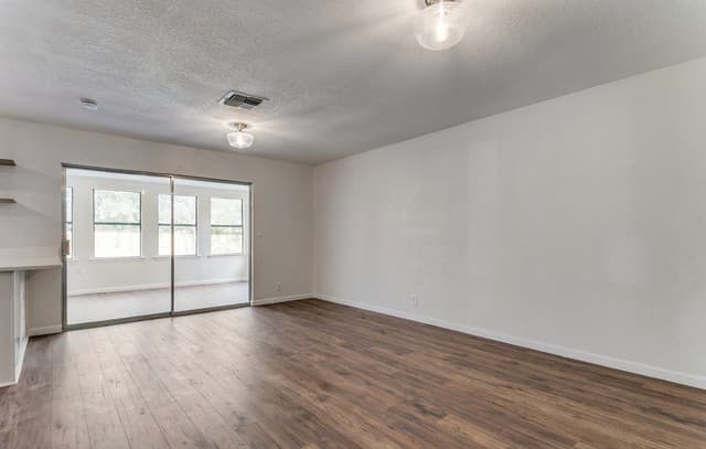 8214  Banbury Dr, San Antonio, TX 78239 — photo 8