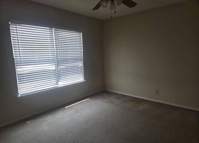 5015  Taylor Kenton, San Antonio, TX 78240 — photo 10