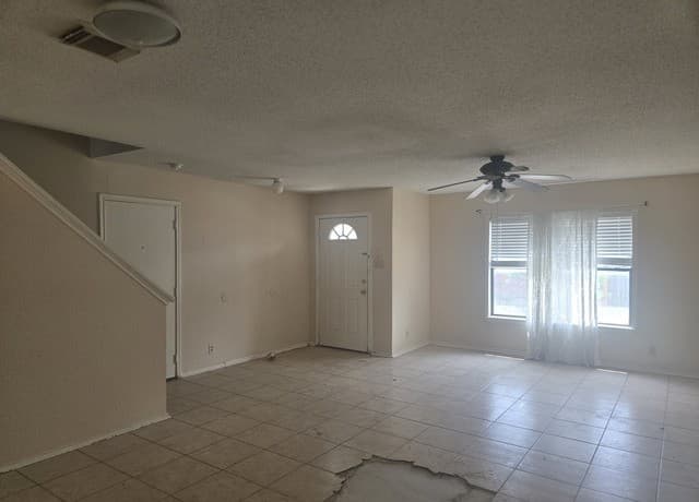 5015  Taylor Kenton, San Antonio, TX 78240 — photo 4