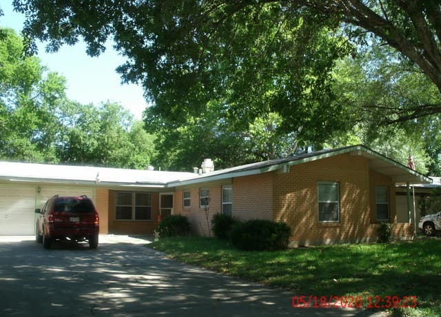 409 E Wright Blvd