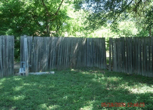 409 E Wright Blvd, Universal City, TX 78148 — photo 8