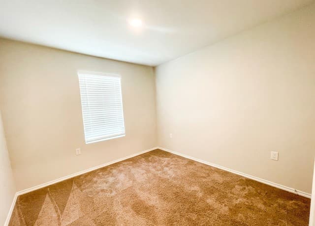914  Albatross Way, San Antonio, TX 78221 — photo 10