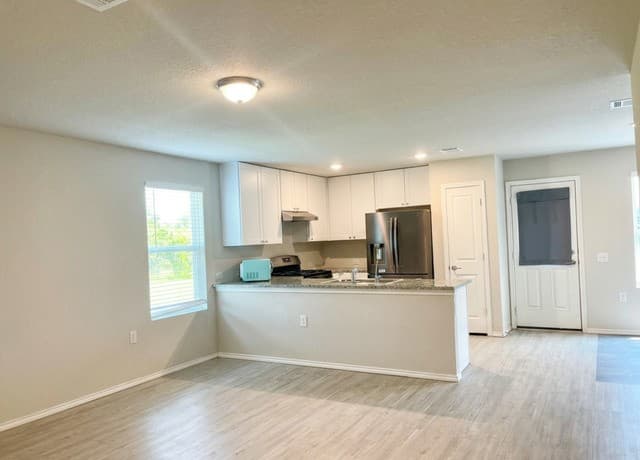 914  Albatross Way, San Antonio, TX 78221 — photo 5