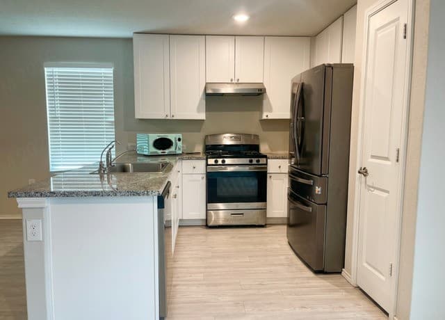 914  Albatross Way, San Antonio, TX 78221 — photo 7
