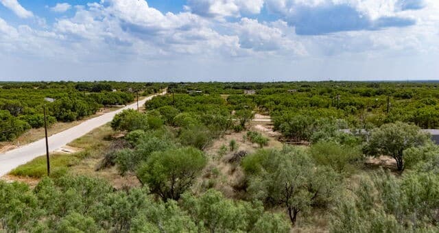100  County Road 2669, Devine, TX 78016 — photo 16