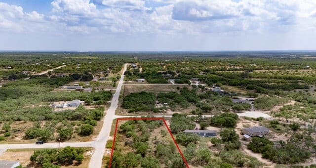 100  County Road 2669, Devine, TX 78016 — photo 3