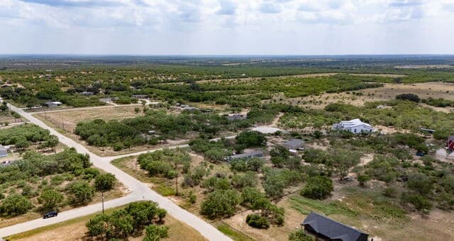 100  County Road 2669, Devine, TX 78016 — photo 6