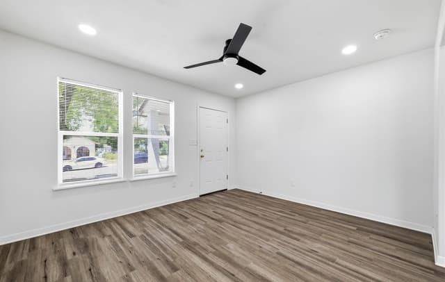132  Stratford Ct, San Antonio, TX 78223 — photo 4