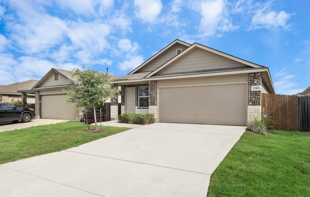 12103  Sampson Crk, San Antonio, TX 78245 — photo 2