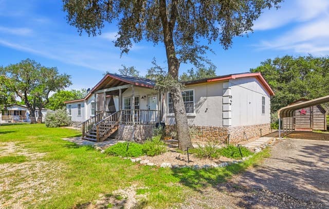 357  Dallas St, Bandera, TX 78003 — photo 2