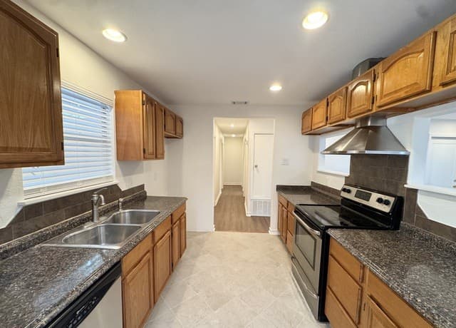 5614  Timber Rail, San Antonio, TX 78250 — photo 5