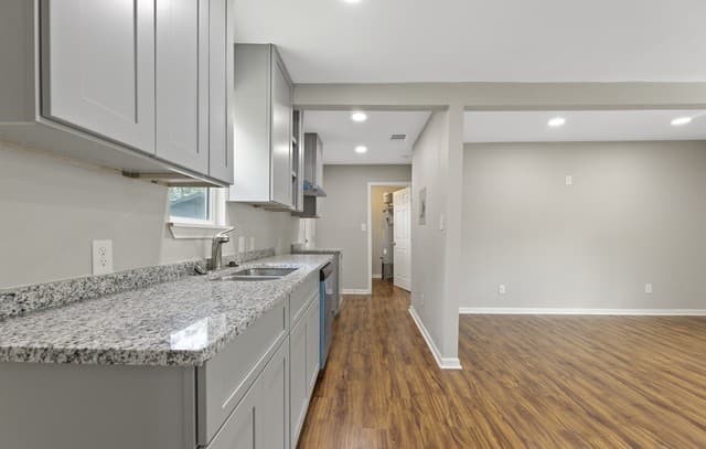 219  Finton, San Antonio, TX 78204 — photo 8
