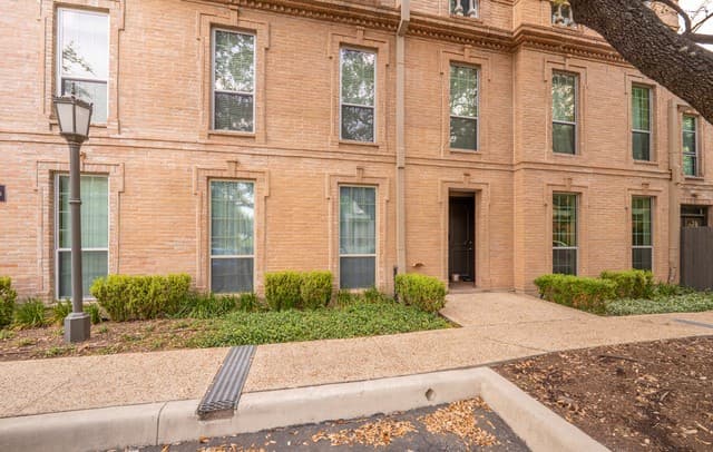 7707 Broadway Unit 26A