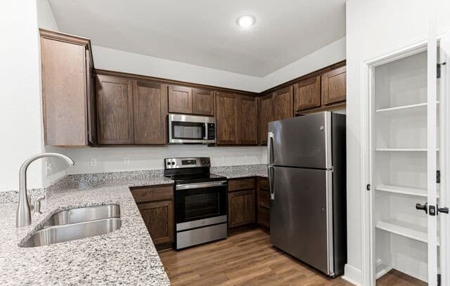 2503  LYNWOOD Bend, San Antonio, TX 78245 — photo 12