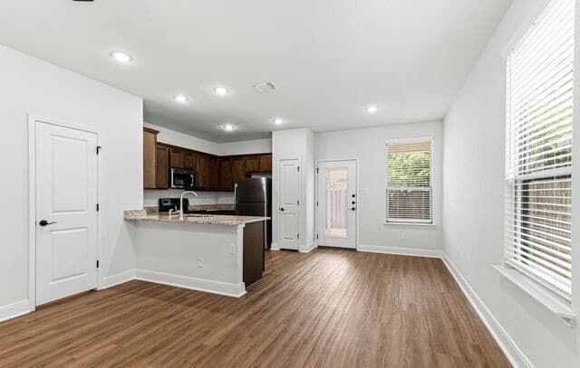2503  LYNWOOD Bend, San Antonio, TX 78245 — photo 7