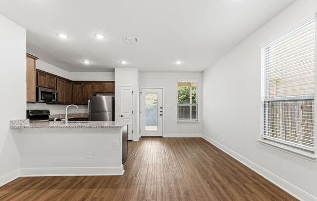 2503  LYNWOOD Bend, San Antonio, TX 78245 — photo 8