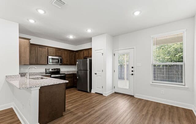 2503  LYNWOOD Bend, San Antonio, TX 78245 — photo 9