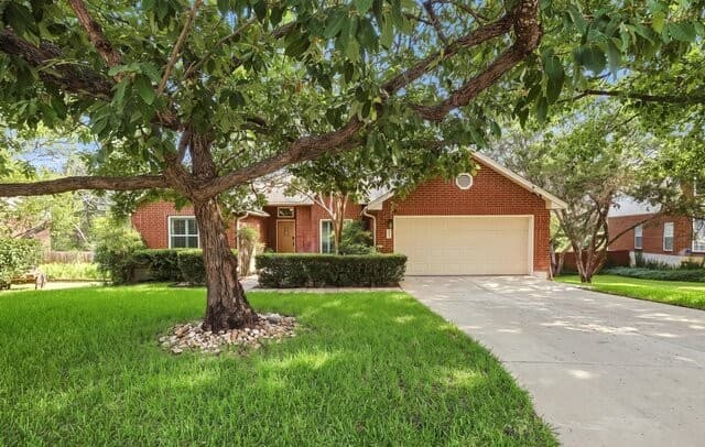 2209 Encino Cliff St