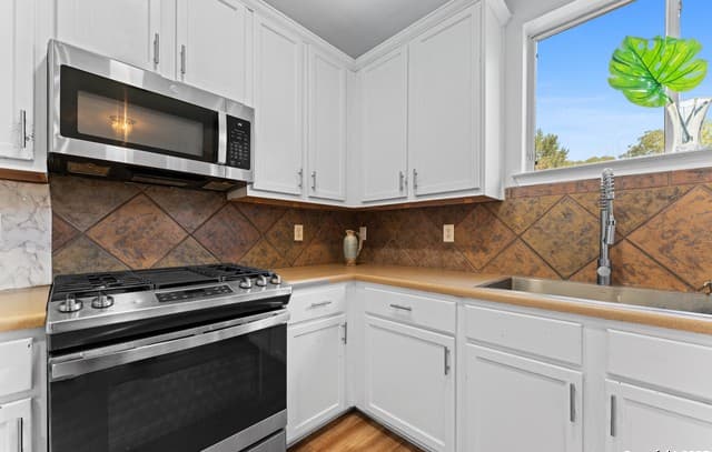 807  Midway Crst, San Antonio, TX 78258 — photo 14