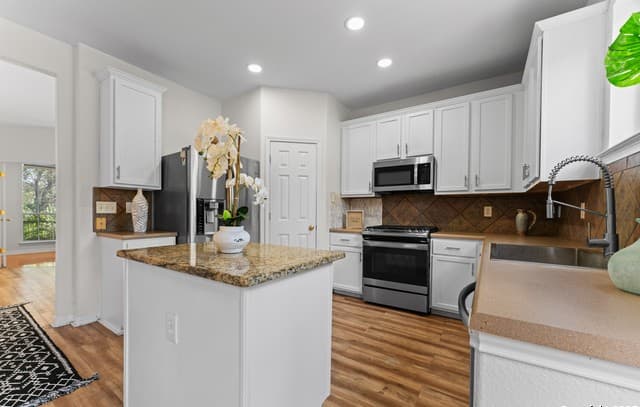 807  Midway Crst, San Antonio, TX 78258 — photo 15