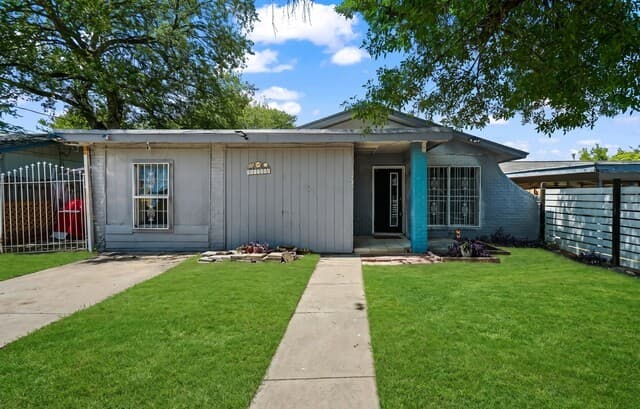 5727 Bienville Dr
