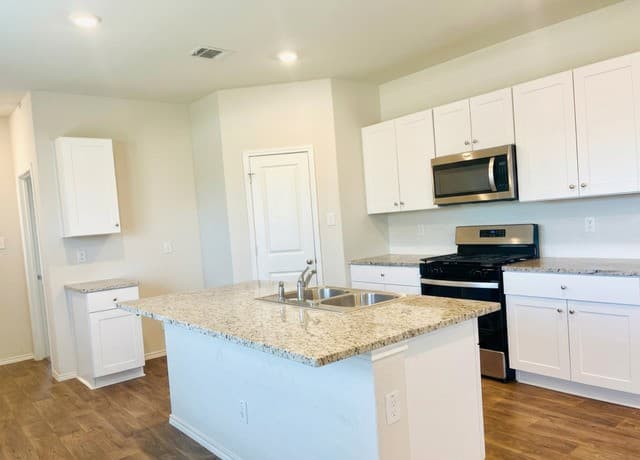 3202  Lamoka Lake, San Antonio, TX 78245 — photo 8