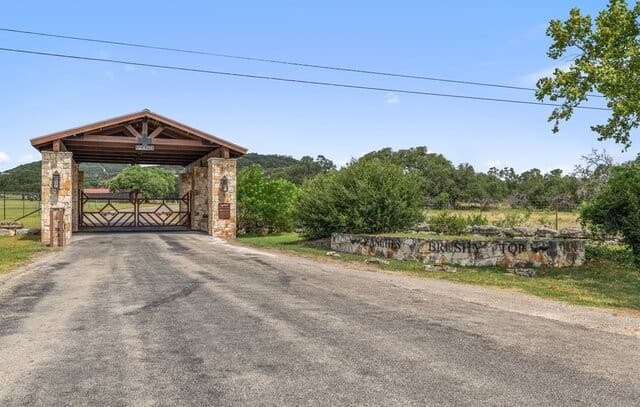 241 E Lynx Cv, Blanco, TX 78606 — photo 5