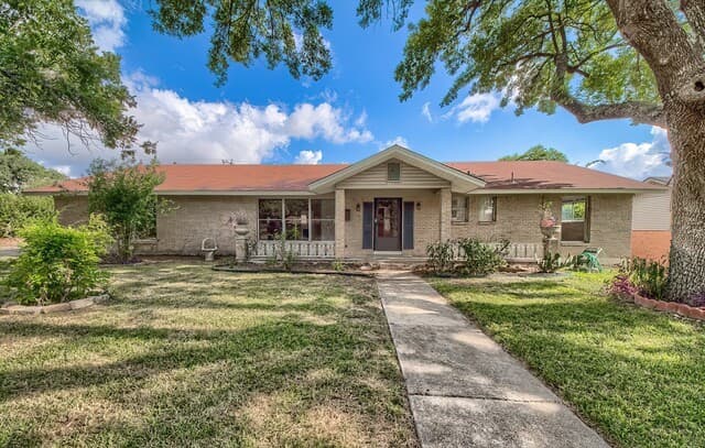 111 Shadywood Ln