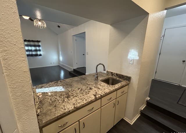 9215  Powhatan Dr, San Antonio, TX 78230 — photo 7