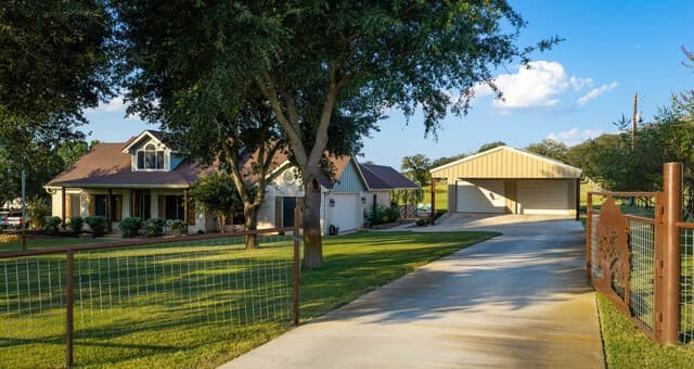1413  Country Hills Drive, La Vernia, TX 78121 — photo 2