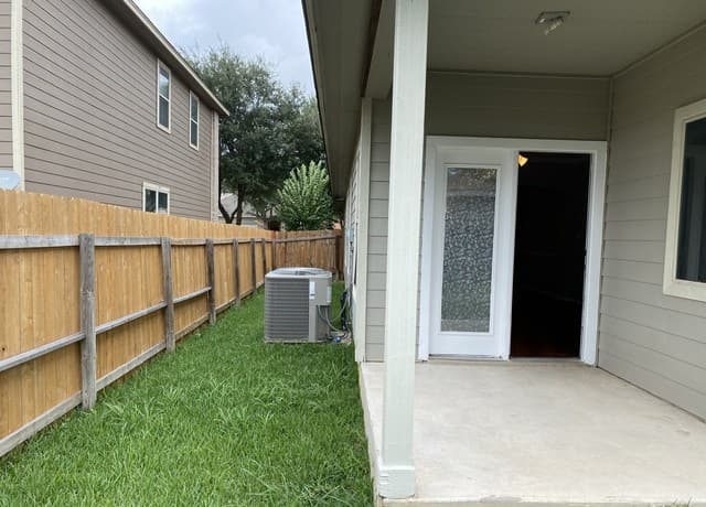 9310  Longmire Trace, San Antonio, TX 78245 — photo 19