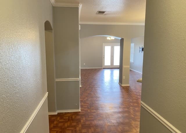 9310  Longmire Trace, San Antonio, TX 78245 — photo 2