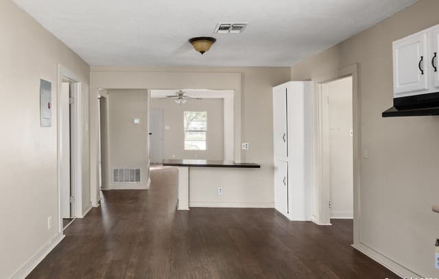 412 W Coker, Devine, TX 78016 — photo 12