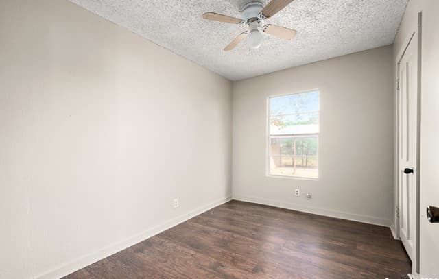 412 W Coker, Devine, TX 78016 — photo 15