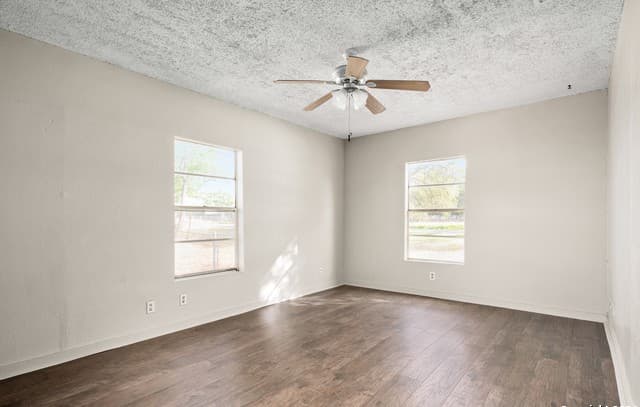 412 W Coker, Devine, TX 78016 — photo 16