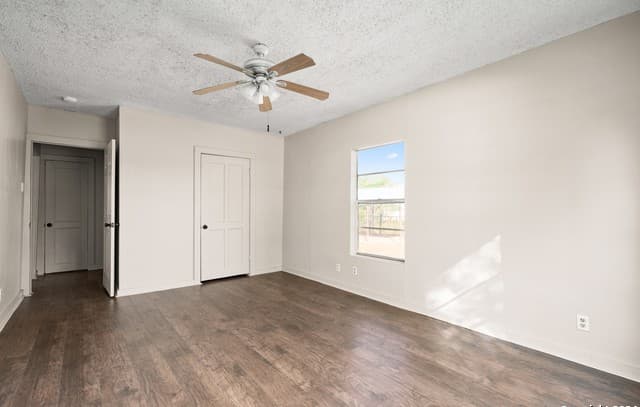 412 W Coker, Devine, TX 78016 — photo 17