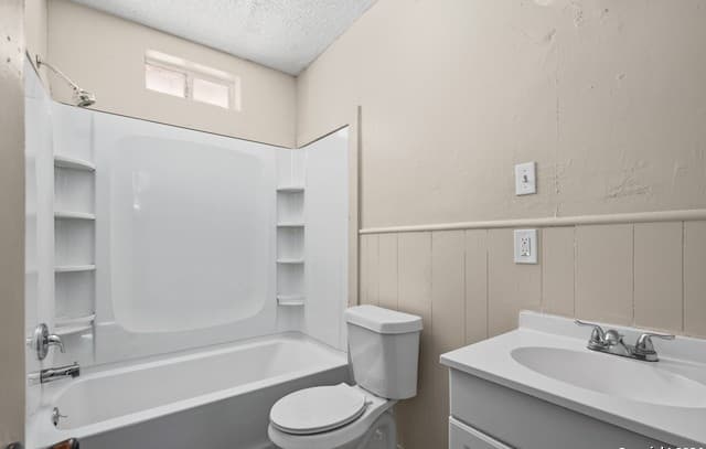 412 W Coker, Devine, TX 78016 — photo 18