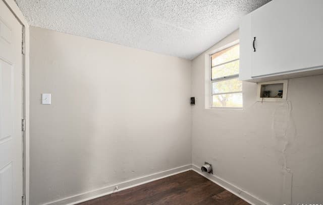 412 W Coker, Devine, TX 78016 — photo 19