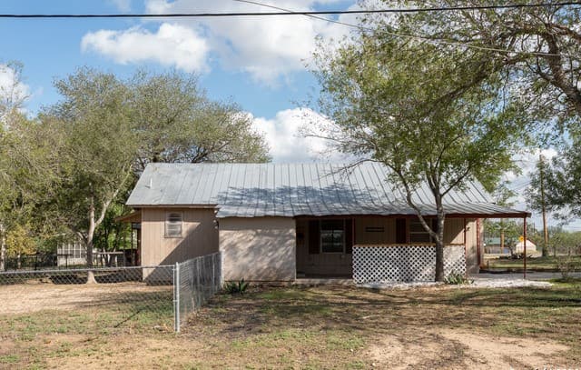 412 W Coker, Devine, TX 78016 — photo 20