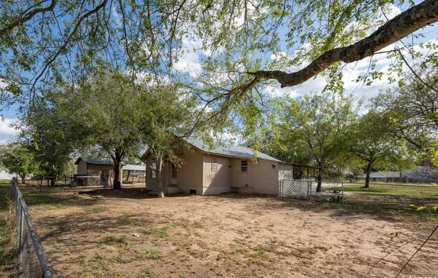 412 W Coker, Devine, TX 78016 — photo 22