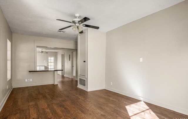 412 W Coker, Devine, TX 78016 — photo 5