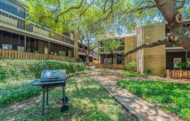 8655  Datapoint Dr Unit 203B, San Antonio, TX 78229 — photo 23