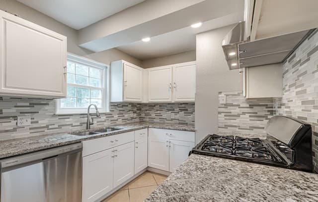 555  Patricia, San Antonio, TX 78216 — photo 12