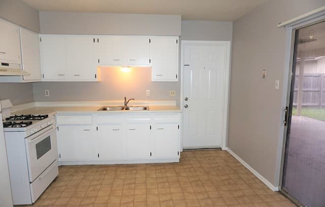 202  Brenda Dr, Converse, TX 78109 — photo 9