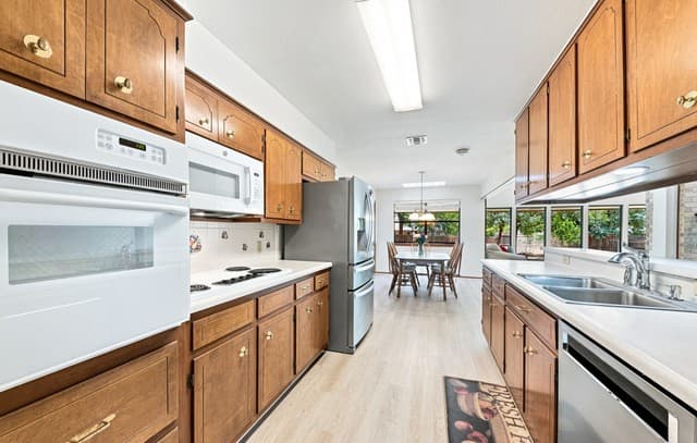 426  Yosemite Dr, Hollywood Park, TX 78232 — photo 14