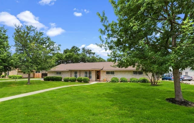 426  Yosemite Dr, Hollywood Park, TX 78232 — photo 2