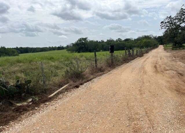 3084  Cr 442, Stockdale, TX 78160 — photo 4