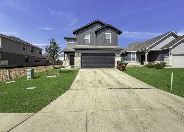 819 Bluegrass Pt