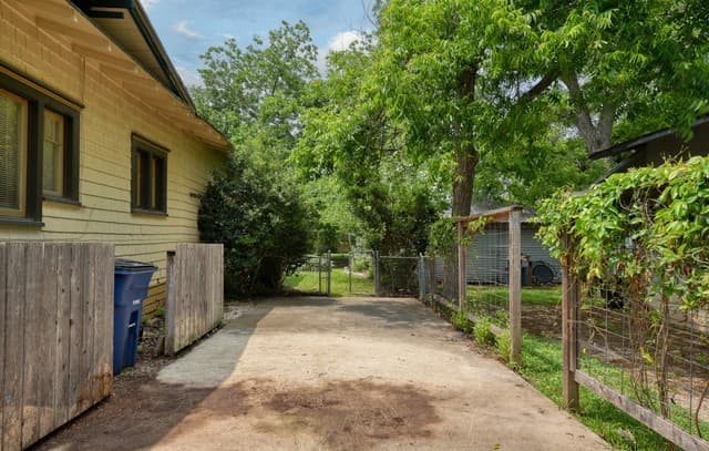 222 S Academy Ave, New Braunfels, TX 78130 — photo 18
